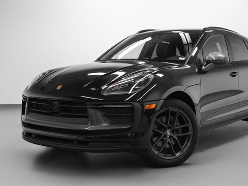 Certified 2023 Porsche Macan Turbo AWD/4WD image 7