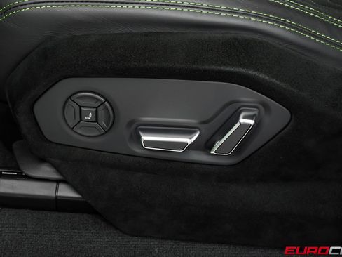 Used 2023 Lamborghini Urus Performante AWD/4WD image 53