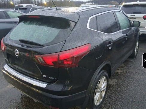 Used 2018 Nissan Rogue Sport SV w/ SV Technology Package image 3