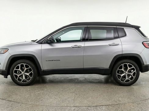 Used 2025 Jeep Compass Limited image 5