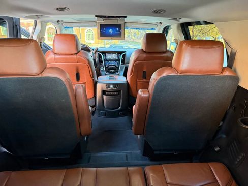 Used 2019 Cadillac Escalade Premium Luxury image 13