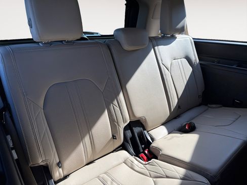 Certified 2023 Ford Expedition Max Platinum image 18
