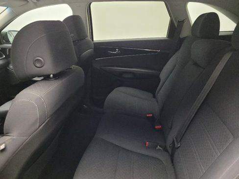 Used 2017 Kia Sorento AWD w/ LX Convenience Package image 18