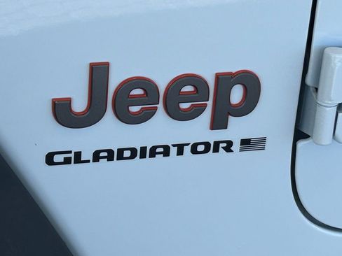 Used 2026 Jeep Gladiator Mojave AWD/4WD image 16