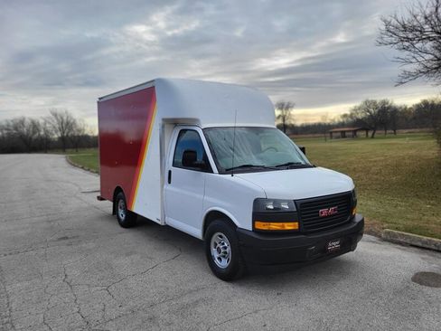 Used 2018 GMC Savana 3500 w/ Driver Convenience Package image 4