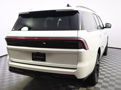 New 2026 Lincoln Navigator Reserve AWD/4WD image 6