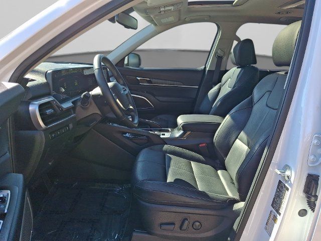 Used 2024 Kia Telluride EX w/ EX Captain's Chair Package FWD image 16