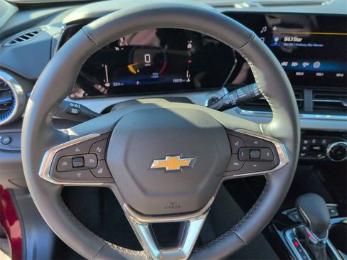 Used 2025 Chevrolet Trax LT w/ LT Convenience Package image 19