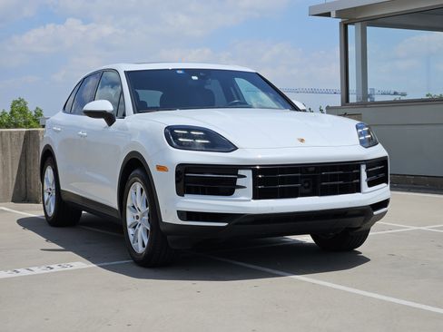 Certified 2024 Porsche Cayenne AWD/4WD image 10