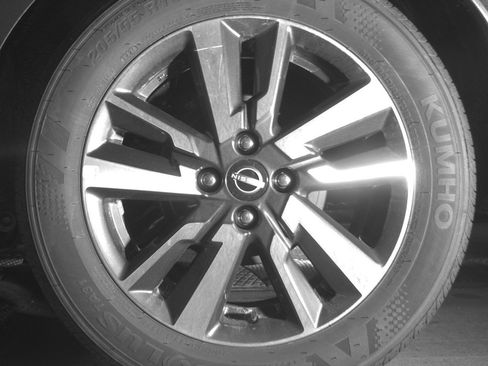 Used 2025 Nissan Versa SV FWD image 11