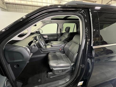 Used 2025 Ford Expedition Active AWD/4WD image 18
