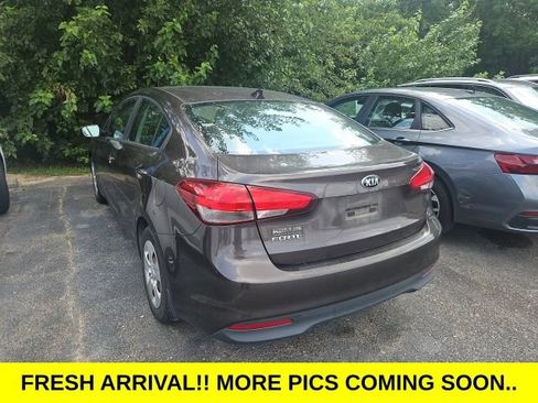 Used 2017 Kia Forte LX FWD image 2