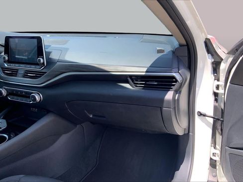 Used 2024 Nissan Altima 2.5 SV FWD image 18