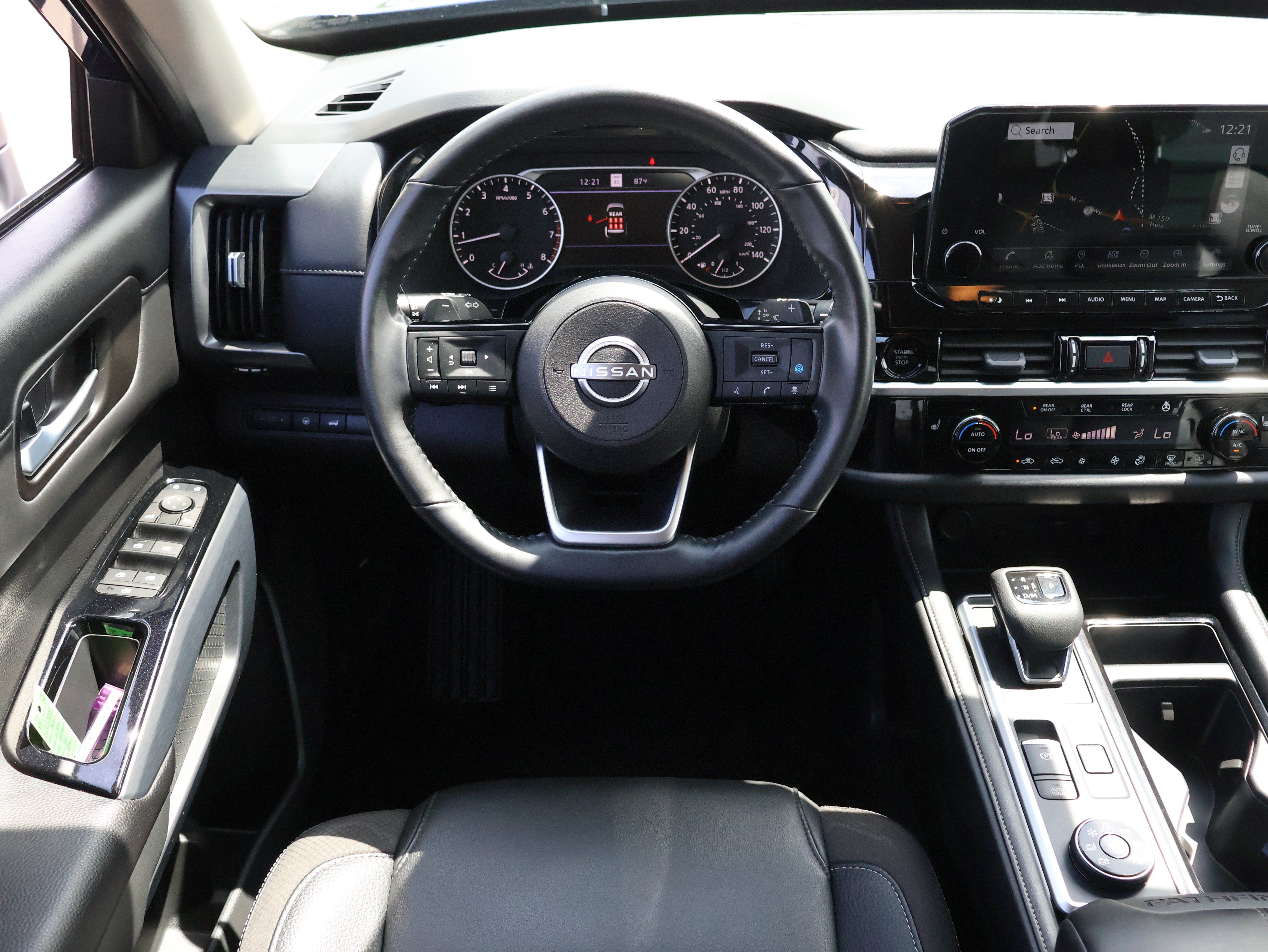 Used 2025 Nissan Pathfinder SL AWD/4WD image 15