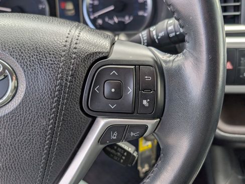 Used 2017 Toyota Highlander Plus image 23