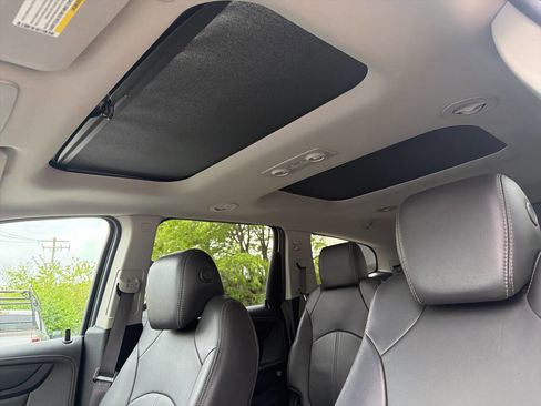 Used 2017 Chevrolet Traverse LT FWD image 24