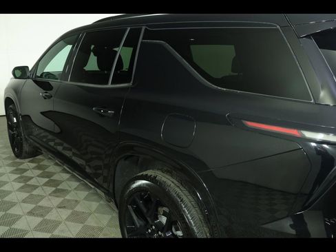 Used 2024 Chevrolet Traverse RS w/ LPO, Floor Liner Package AWD/4WD image 20