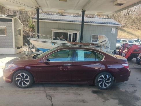 Used 2016 Honda Accord EX image 3