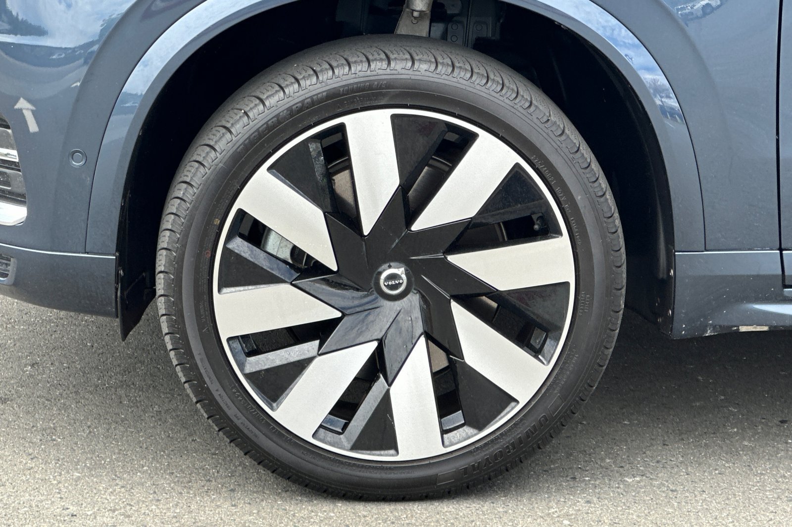 Used 2023 Volvo XC90 T8 Ultimate w/ Protection Package Premier AWD/4WD image 12