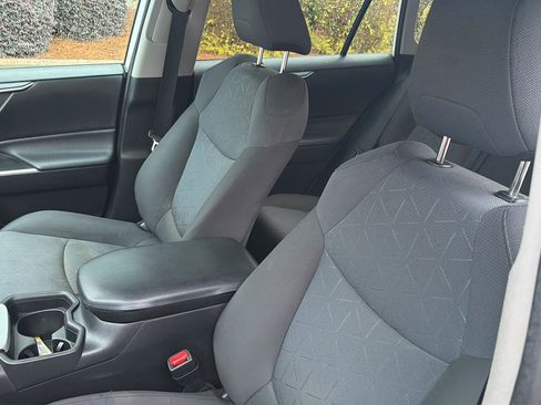 Used 2020 Toyota RAV4 XLE FWD image 26