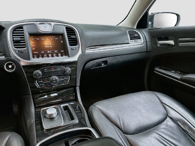 Used 2015 Chrysler 300 Limited RWD image 25