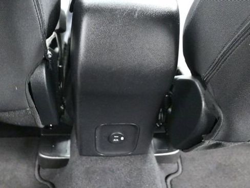 Used 2022 Ford Escape SE FWD image 18