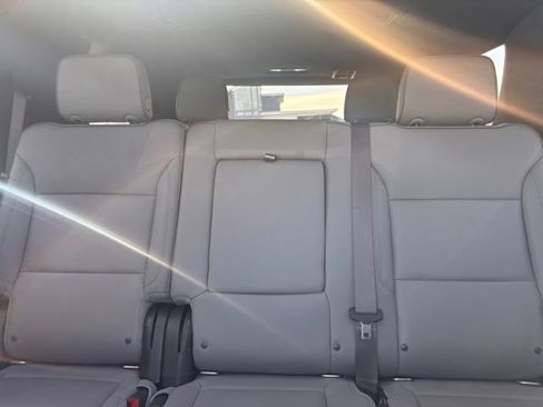 Used 2022 GMC Yukon SLT w/ SLT Luxury Package AWD/4WD image 12