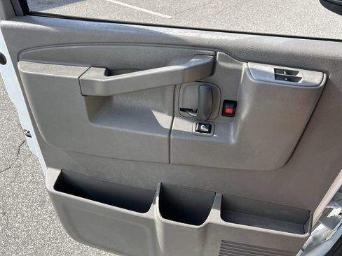 Used 2017 Chevrolet Express 2500 image 13