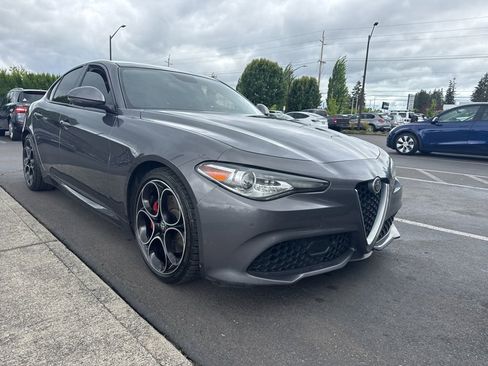 Used 2019 Alfa Romeo Giulia Ti Sport w/ Quick Order Package 22U Sport RWD image 2