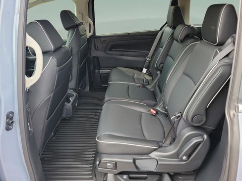 New 2026 Honda Odyssey Touring image 9