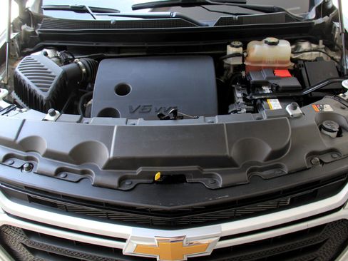 Used 2021 Chevrolet Traverse LS image 31