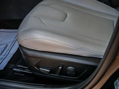 Used 2025 Hyundai Elantra Limited FWD image 31