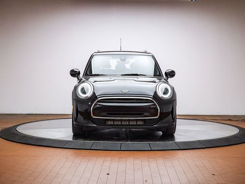 Used 2024 MINI Cooper 4-Door Hardtop w/ Signature Upholstery Package image 7