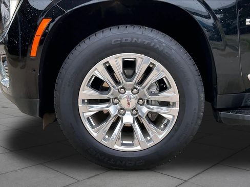 Used 2025 GMC Yukon XL Denali AWD/4WD image 11