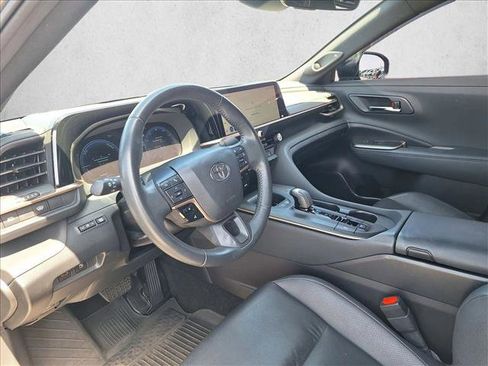 Used 2023 Toyota Crown Platinum AWD/4WD image 9