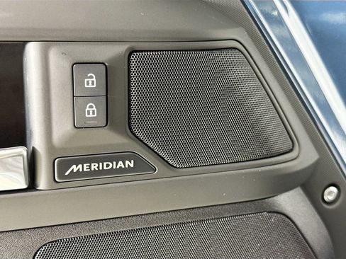 Used 2025 Land Rover Defender 110 S image 23