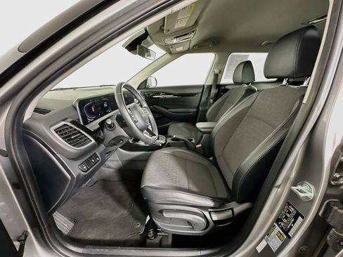 Used 2025 Kia Seltos S FWD image 13