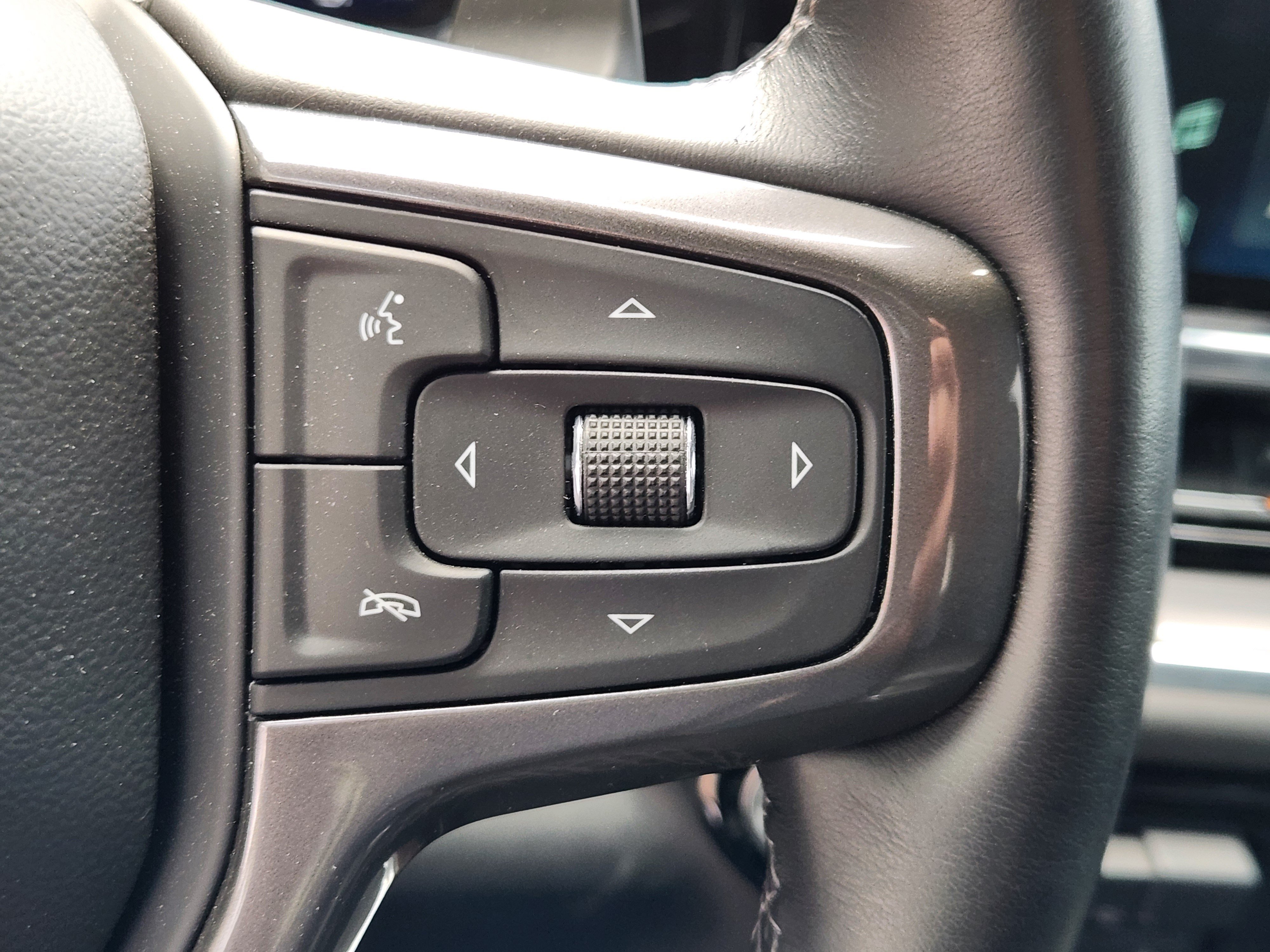 Used 2024 Chevrolet Silverado 1500 High Country w/ Technology Package AWD/4WD image 22