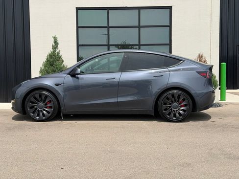 Used 2023 Tesla Model Y Performance AWD/4WD image 2