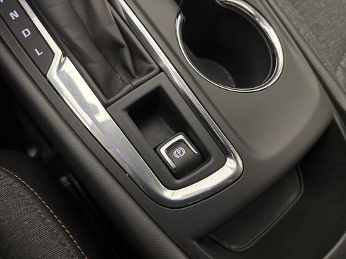 Used 2023 Chevrolet Equinox LT image 43