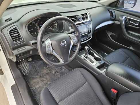 Used 2018 Nissan Altima 2.5 SV image 2