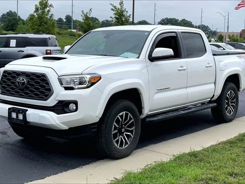 Used 2020 Toyota Tacoma TRD Sport w/ Exterior Package AWD/4WD image 5