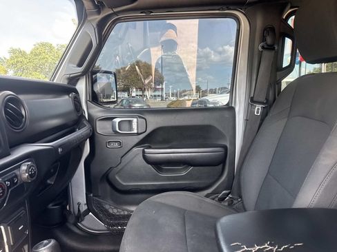 Used 2018 Jeep Wrangler Unlimited Sport S AWD/4WD image 15