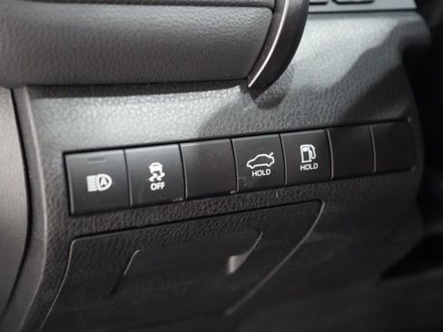 Used 2023 Toyota Camry SE image 19