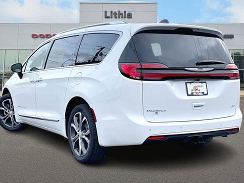 New 2026 Chrysler Pacifica Pinnacle w/ Trailer Tow Group image 4
