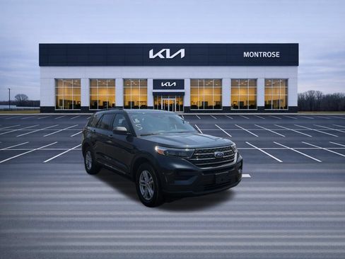 Used 2023 Ford Explorer XLT w/ Class IV Trailer Tow Package AWD/4WD image 3