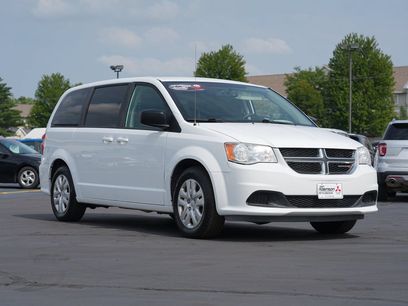 Used 2018 Dodge Grand Caravan SE w/ UConnect Hands-Free Group