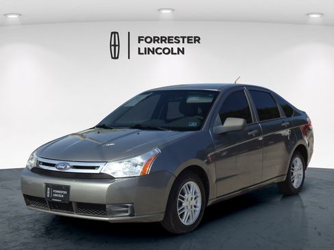 Used 2010 Ford Focus SE FWD image 7