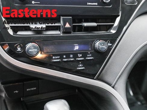 Used 2024 Toyota Camry SE image 19