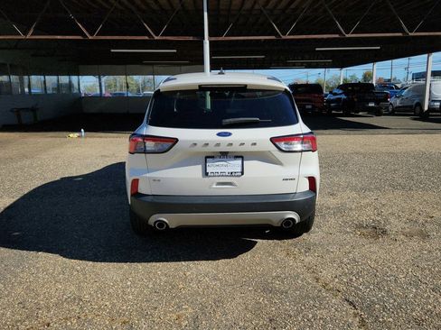Used 2022 Ford Escape SE image 6